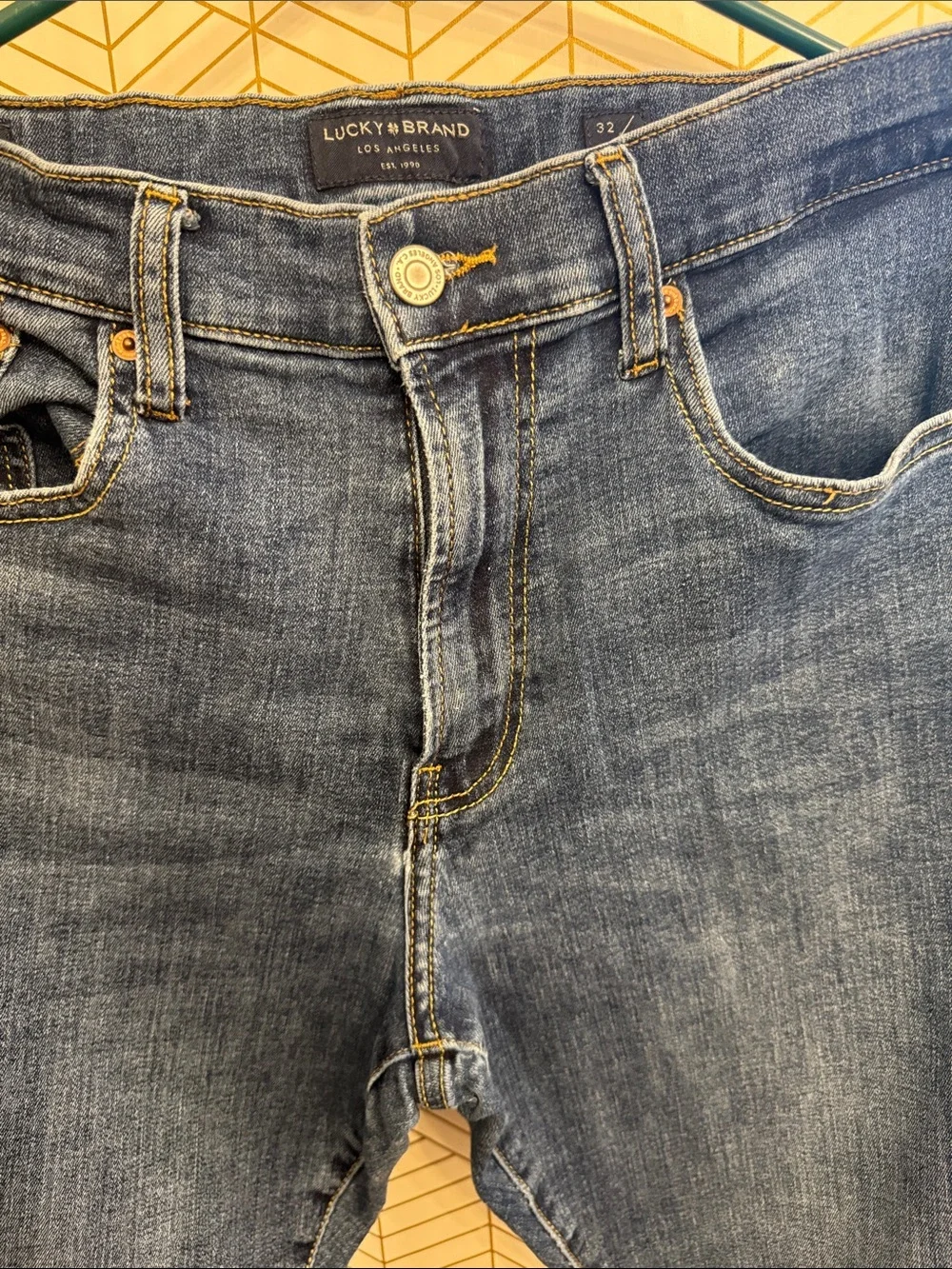 Lucky Brand Men's Medium Blue Athletic Slim Straight Jeans